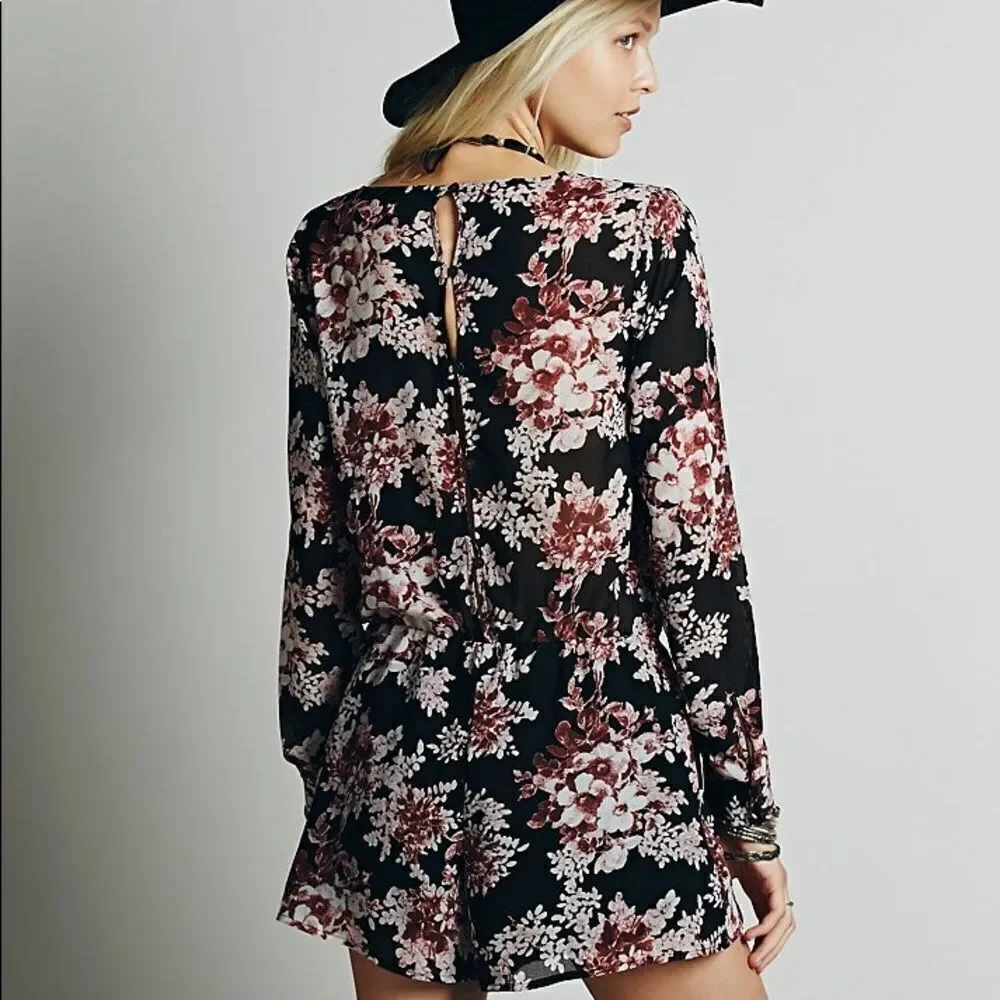 ✨HP✨Free People Womens Float Away Romper✨